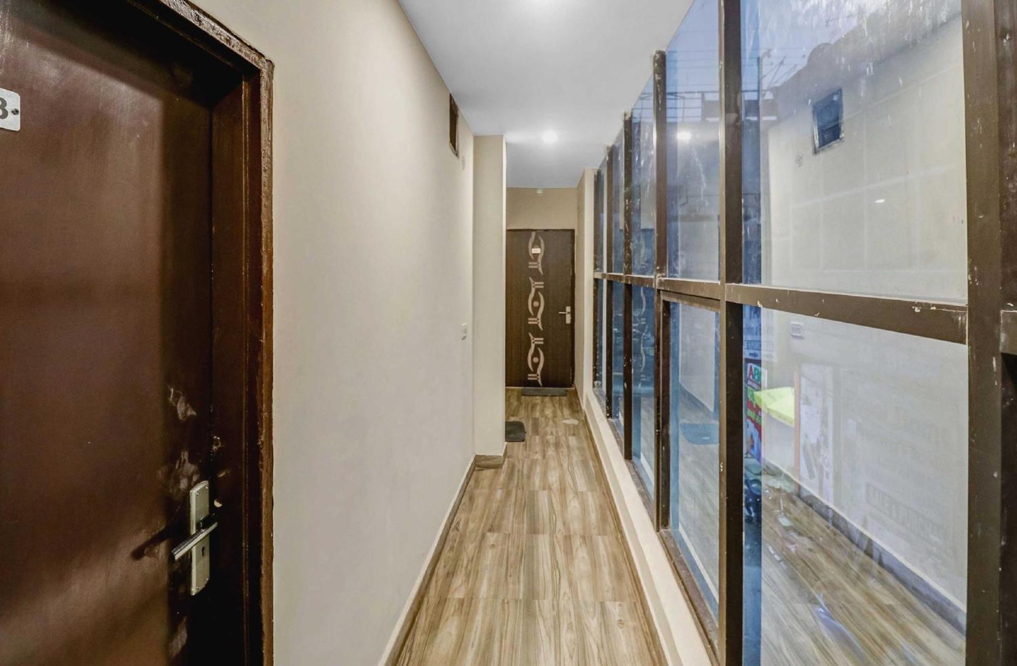 Super Capital O Moody Inn 德里 外观 照片
